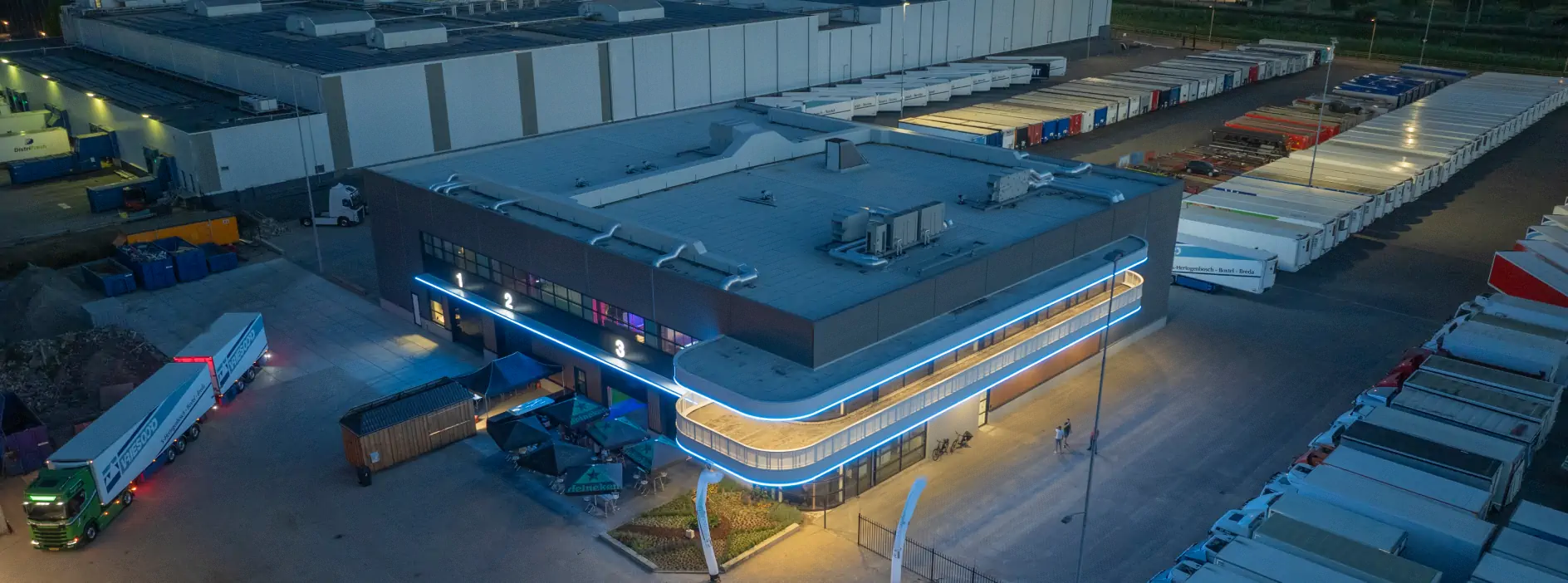 Dronefoto van Vriesoord Trucks terrein
